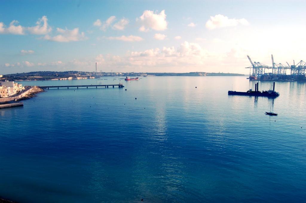 Water'S Edge Hotel Birżebbuġa Esterno foto