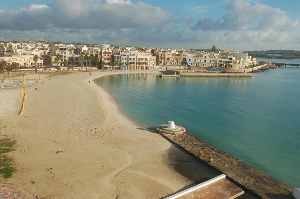 Water'S Edge Hotel Birżebbuġa Esterno foto